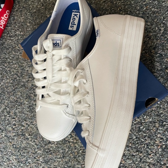 Keds Women's Triple Kick Leather Sneaker - Picture 3 of 3